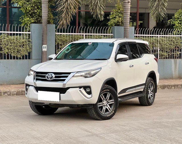 Second-hand 2019 Toyota Fortuner 2.8 2WD MT BSIV for sale in Pune-2