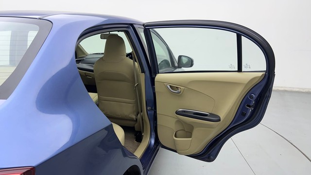 Second-hand 2016 Honda Amaze 2nd Gen VX for sale in Lucknow-24