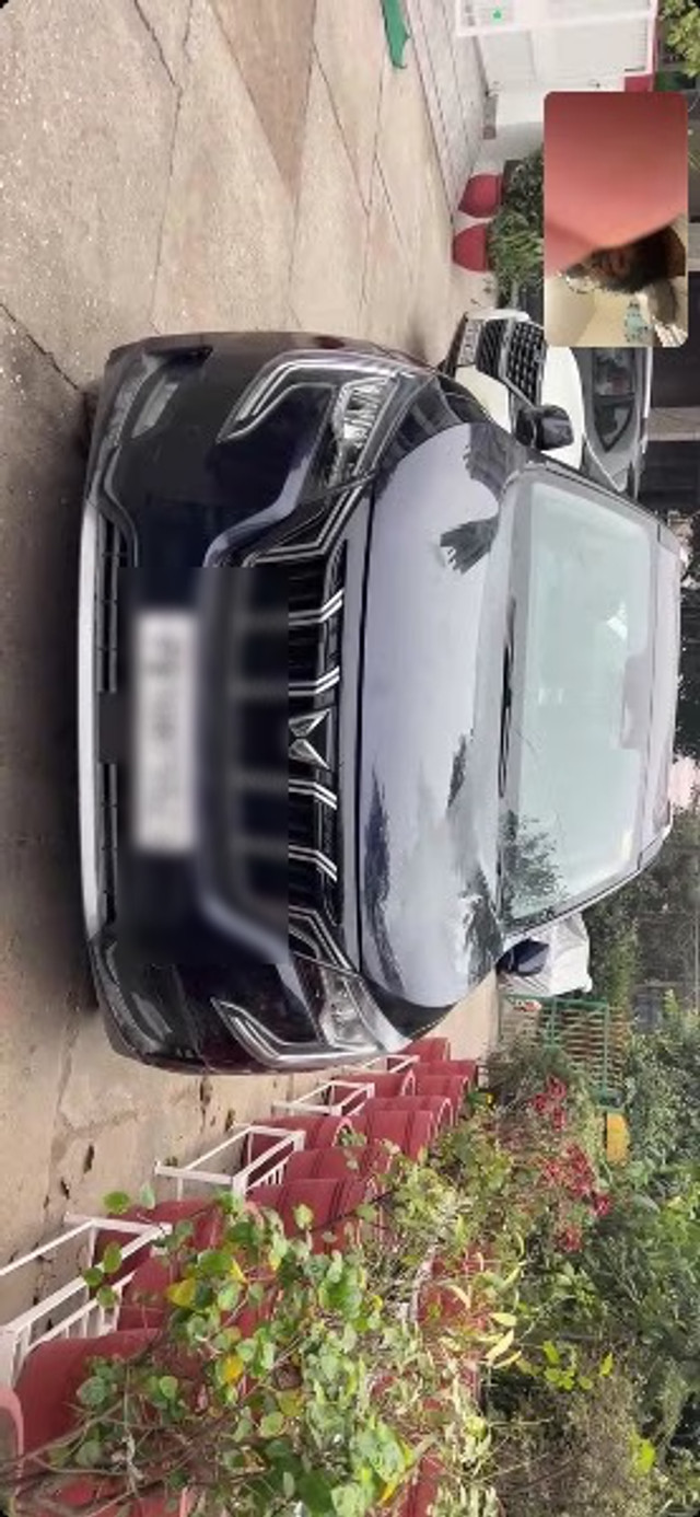 Second-hand 2022 Mahindra XUV700 AX7 Diesel AT BSVI for sale in Ludhiana-3