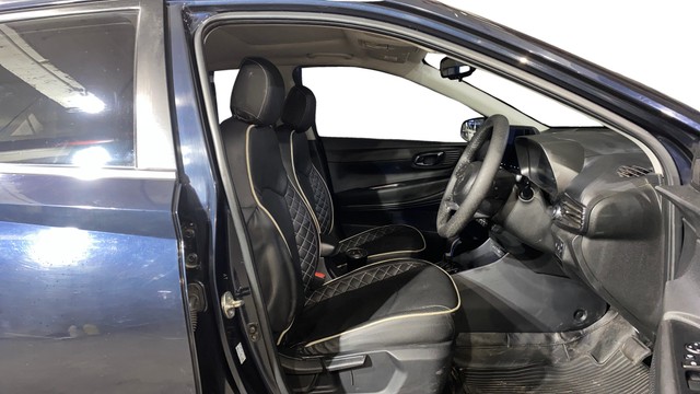 Second-hand 2023 Hyundai i20 Asta Opt IVT for sale in Kolkata-26