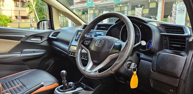 Second-hand 2015 Honda Jazz 1.5 V i DTEC for sale in Kolkata-13