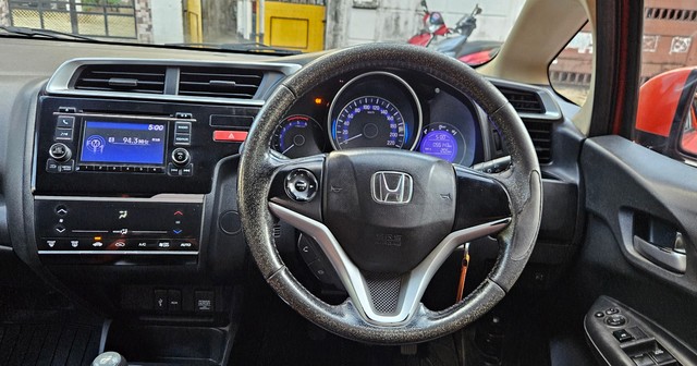 Second-hand 2015 Honda Jazz 1.5 V i DTEC for sale in Kolkata-19
