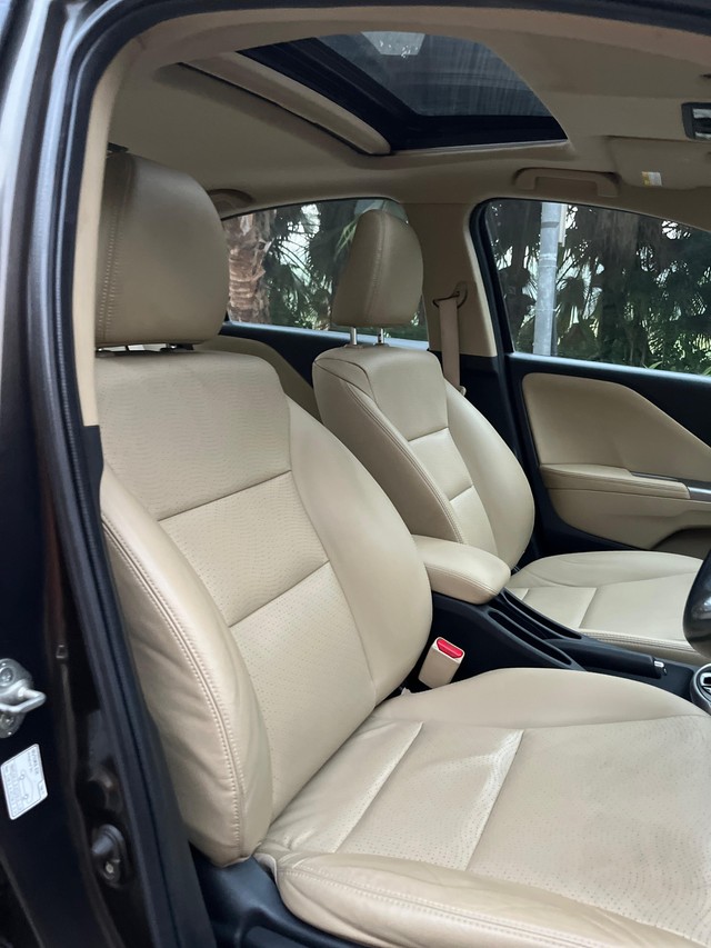 Second-hand 2017 Honda City i-VTEC CVT VX for sale in Mumbai-11