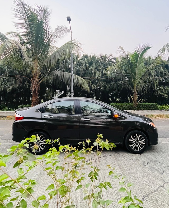 Second-hand 2017 Honda City i-VTEC CVT VX for sale in Mumbai-1