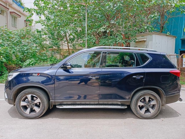 Second-hand 2022 Mahindra Alturas G4 4X2 AT for sale in Bangalore-3