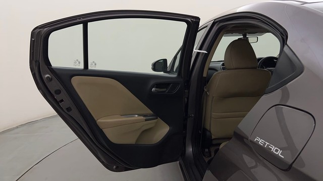 Second-hand 2016 Honda City VX MT for sale in Mysore-39