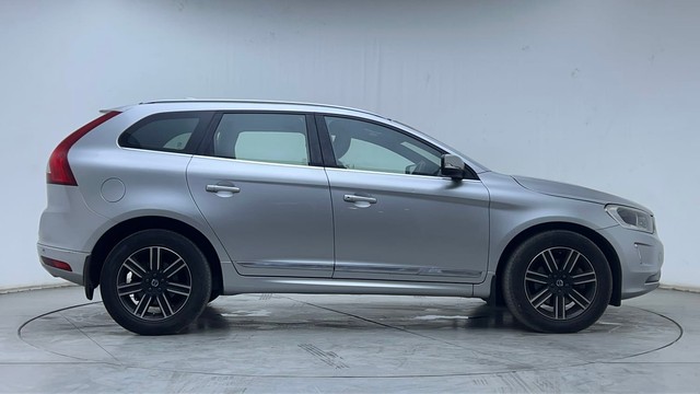 Second-hand 2016 Volvo XC60 Momentum D4 for sale in Hyderabad-2