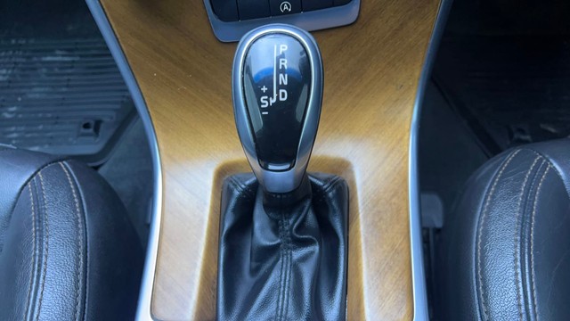 Second-hand 2016 Volvo XC60 Momentum D4 for sale in Hyderabad-12