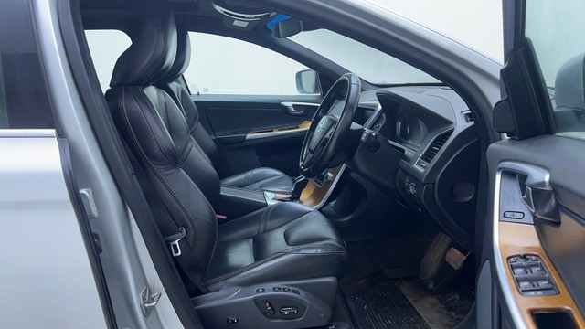 Second-hand 2016 Volvo XC60 Momentum D4 for sale in Hyderabad-15