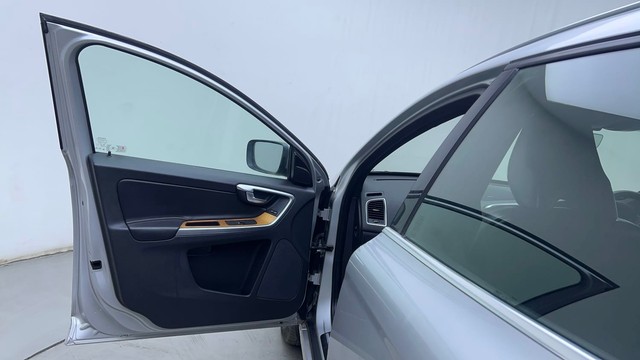 Second-hand 2016 Volvo XC60 Momentum D4 for sale in Hyderabad-33