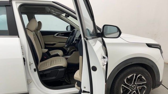 Second-hand 2022 Kia Carens Luxury Plus Diesel AT 6 STR for sale in Thane-15