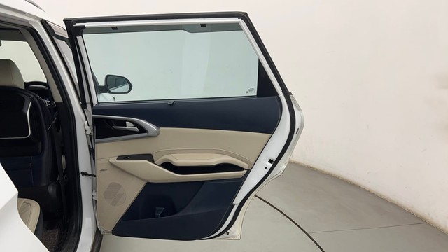 Second-hand 2022 Kia Carens Luxury Plus Diesel AT 6 STR for sale in Thane-29