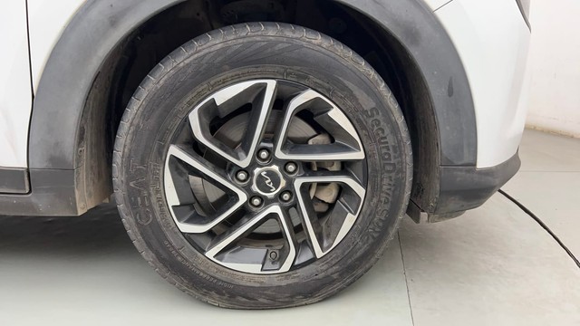 Second-hand 2022 Kia Carens Luxury Plus Diesel AT 6 STR for sale in Thane-17