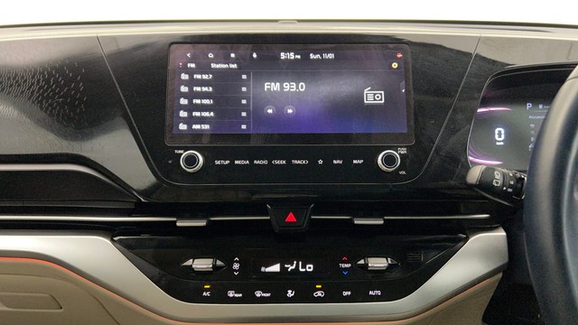Second-hand 2022 Kia Carens Luxury Plus Diesel AT 6 STR for sale in Thane-30