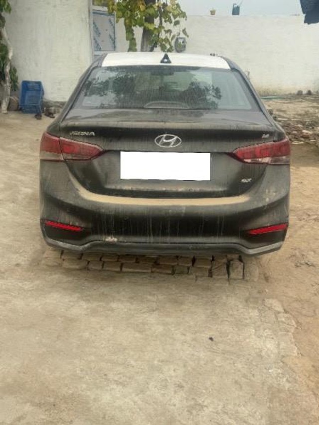 Second-hand 2017 Hyundai Verna 1.4 CRDi for sale in Pilibhit-1