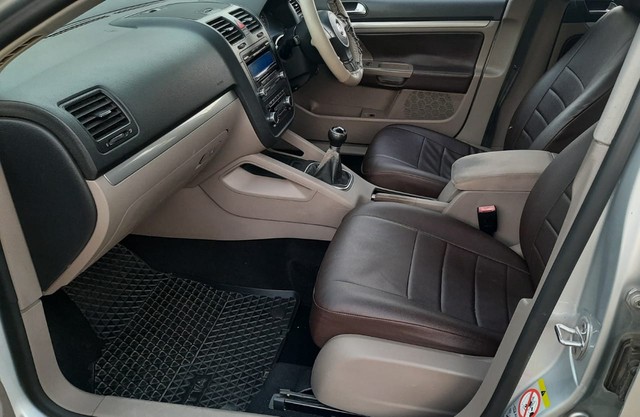 Second-hand 2010 Volkswagen Jetta 1.9 TDI Trendline for sale in Nagpur-10