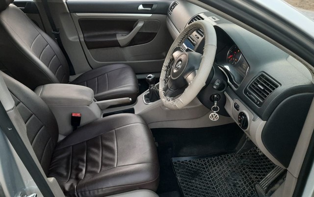 Second-hand 2010 Volkswagen Jetta 1.9 TDI Trendline for sale in Nagpur-4