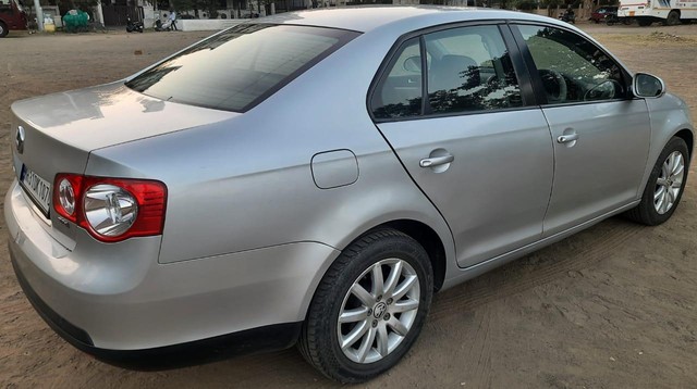 Second-hand 2010 Volkswagen Jetta 1.9 TDI Trendline for sale in Nagpur-2