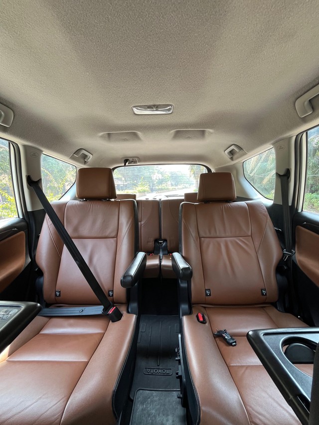 Second-hand 2019 Toyota Innova Crysta 2.8 ZX AT BSIV for sale in Mumbai-48