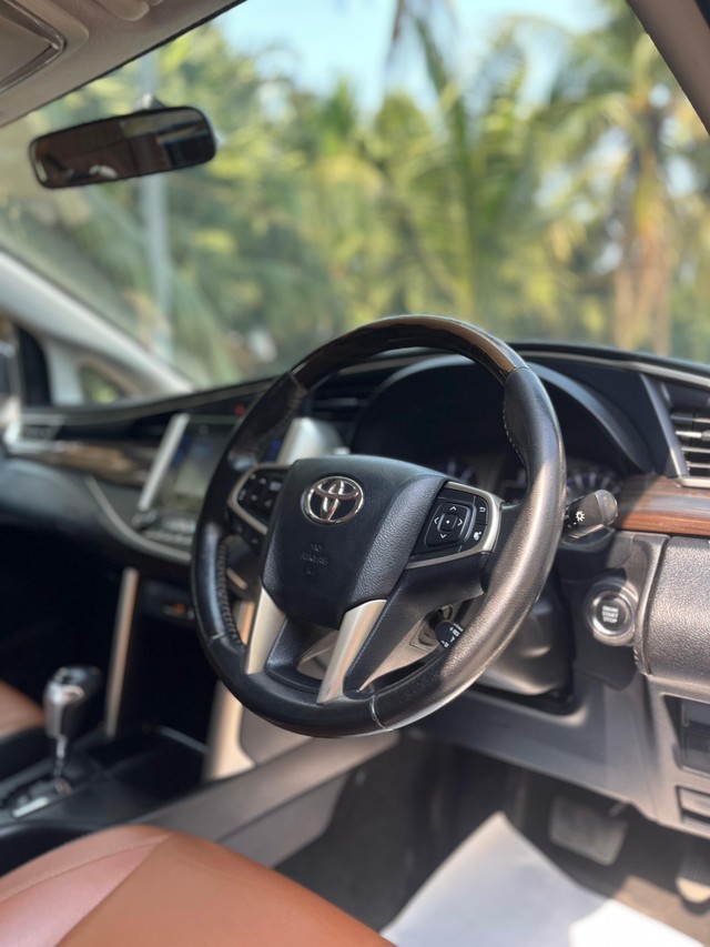 Second-hand 2019 Toyota Innova Crysta 2.8 ZX AT BSIV for sale in Mumbai-12