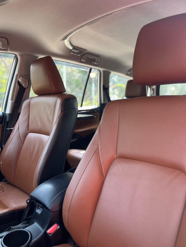Second-hand 2019 Toyota Innova Crysta 2.8 ZX AT BSIV for sale in Mumbai-14