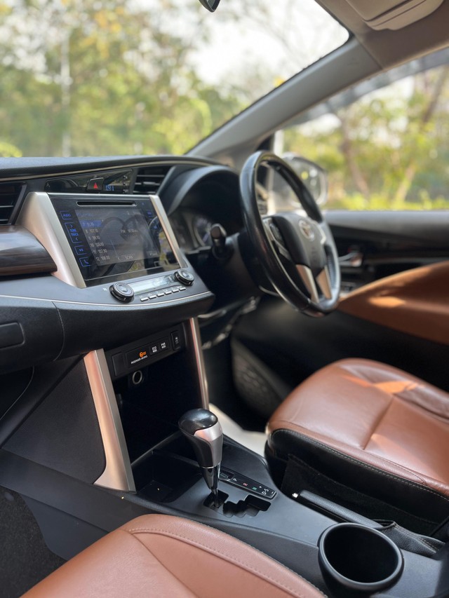 Second-hand 2019 Toyota Innova Crysta 2.8 ZX AT BSIV for sale in Mumbai-19