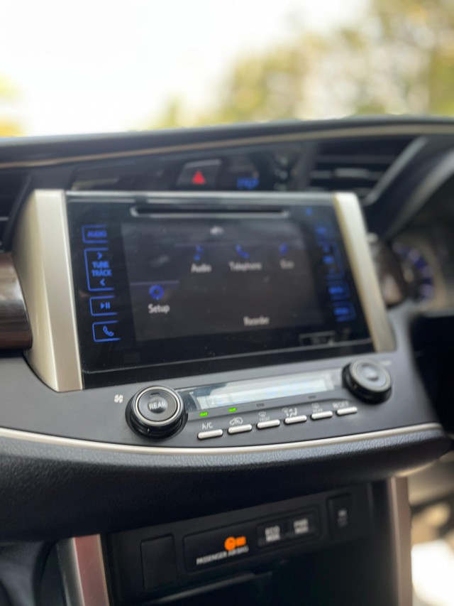 Second-hand 2019 Toyota Innova Crysta 2.8 ZX AT BSIV for sale in Mumbai-7