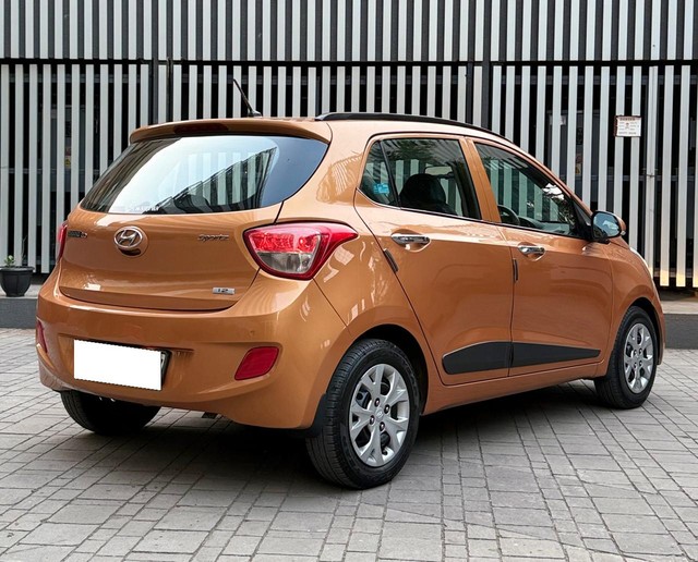 Second-hand 2014 Hyundai Grand i10 Sportz for sale in Surat-9