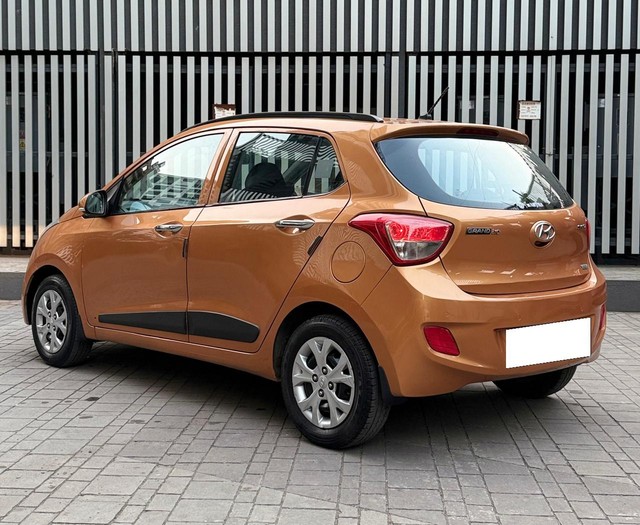 Second-hand 2014 Hyundai Grand i10 Sportz for sale in Surat-3