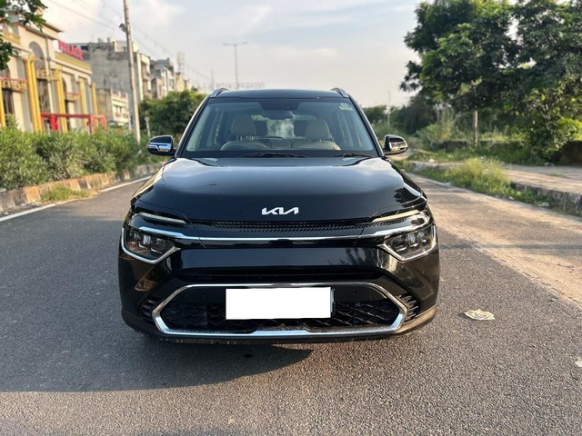 Second-hand 2024 Kia Carens Luxury Plus Diesel for sale in New Delhi-4