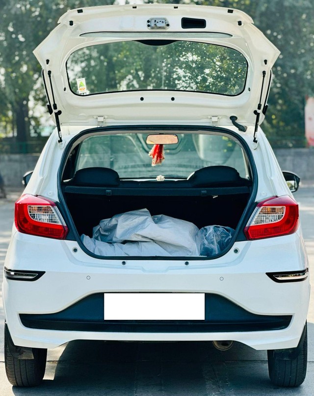 Second-hand 2023 Tata Tiago XT Option for sale in New Delhi-9