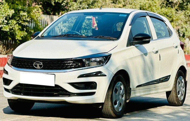 Second-hand 2023 Tata Tiago XT Option for sale in New Delhi-4