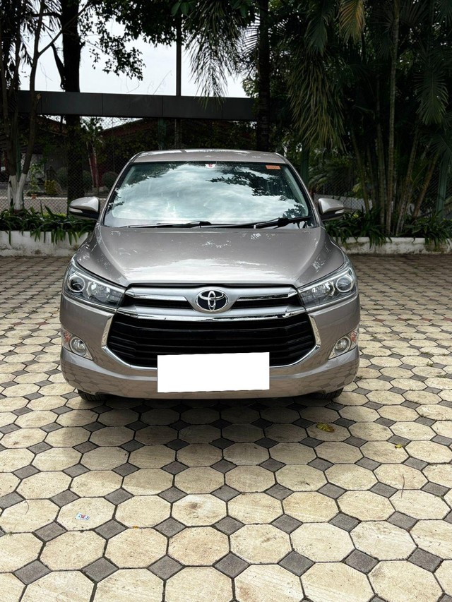 Second-hand 2017 Toyota Innova Crysta 2.4 VX MT BSIV for sale in Nashik-5