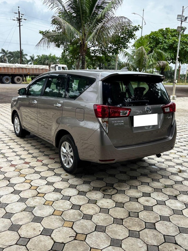 Second-hand 2017 Toyota Innova Crysta 2.4 VX MT BSIV for sale in Nashik-8