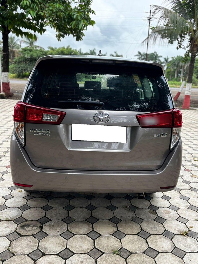 Second-hand 2017 Toyota Innova Crysta 2.4 VX MT BSIV for sale in Nashik-2