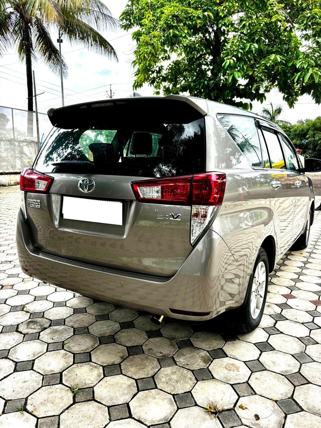 Second-hand 2017 Toyota Innova Crysta 2.4 VX MT BSIV for sale in Nashik-7