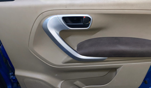 Second-hand 2016 Mahindra TUV 300 T8 for sale in Kolkata-17