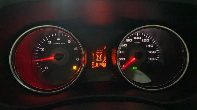 Second-hand 2016 Mahindra TUV 300 T8 for sale in Kolkata-11