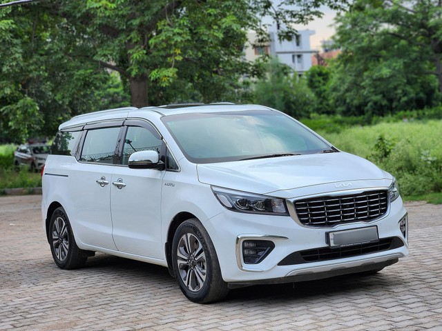 Second-hand 2022 Kia Carnival Limousine Plus for sale in New Delhi-9