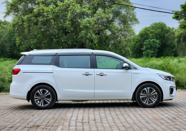 Second-hand 2022 Kia Carnival Limousine Plus for sale in New Delhi-1