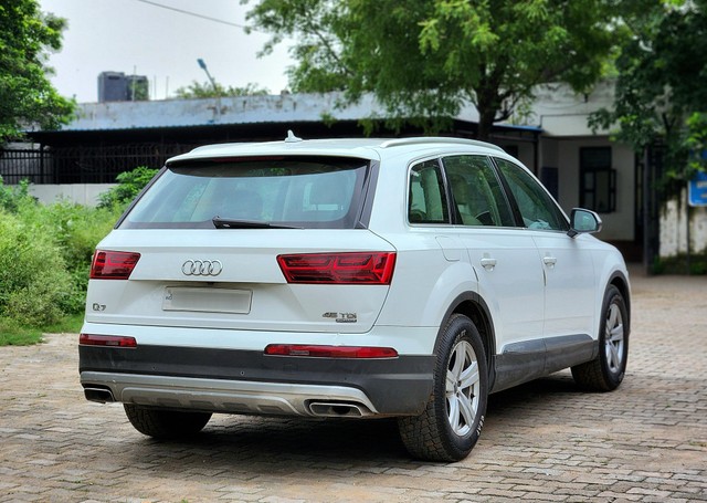 Second-hand 2017 Audi Q7 45 TDI Quattro Premium Plus for sale in New Delhi-8
