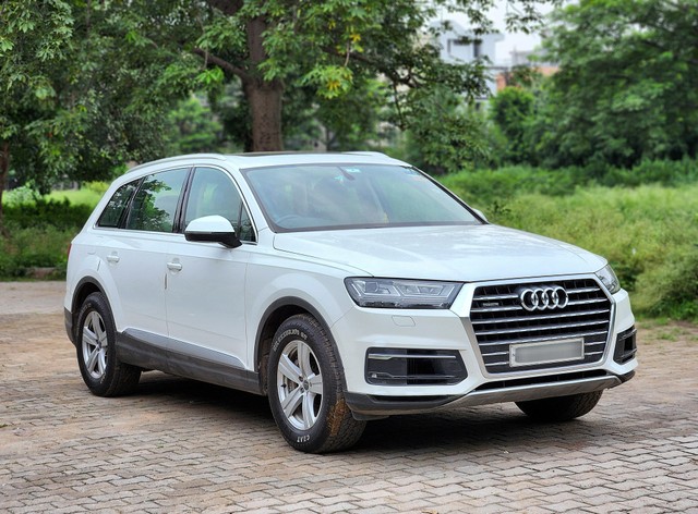 Second-hand 2017 Audi Q7 45 TDI Quattro Premium Plus for sale in New Delhi-30