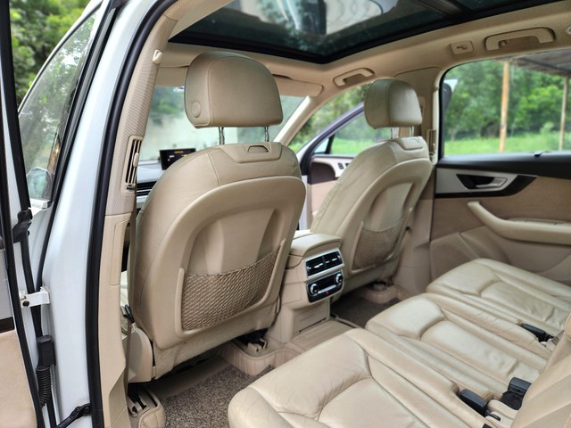 Second-hand 2017 Audi Q7 45 TDI Quattro Premium Plus for sale in New Delhi-16