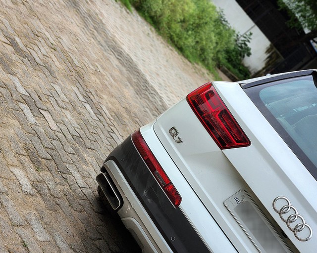 Second-hand 2017 Audi Q7 45 TDI Quattro Premium Plus for sale in New Delhi-9