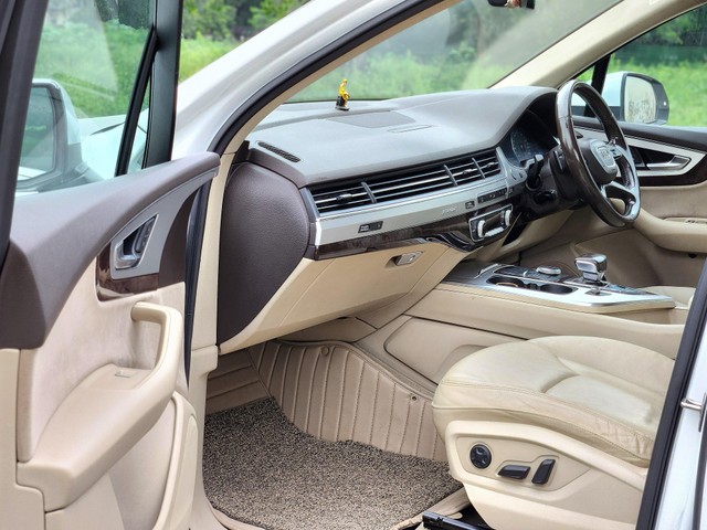 Second-hand 2017 Audi Q7 45 TDI Quattro Premium Plus for sale in New Delhi-7