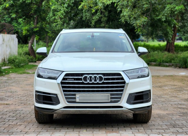 Second-hand 2017 Audi Q7 45 TDI Quattro Premium Plus for sale in New Delhi-3