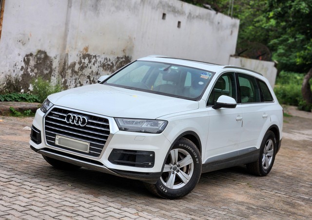 Second-hand 2017 Audi Q7 45 TDI Quattro Premium Plus for sale in New Delhi-28