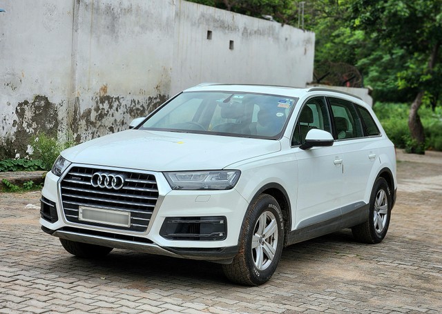 Second-hand 2017 Audi Q7 45 TDI Quattro Premium Plus for sale in New Delhi-2