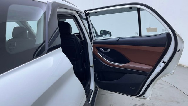 Second-hand 2022 Hyundai Alcazar Platinum AE 7Str Diesel for sale in Hyderabad-32