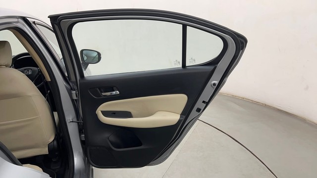 Second-hand 2022 Honda City VX MT for sale in Thane-26